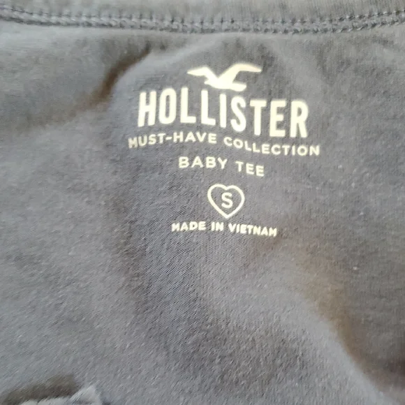 Hollister Blue Button-Up and White Graphic Tee Set - Picture 6 of 7